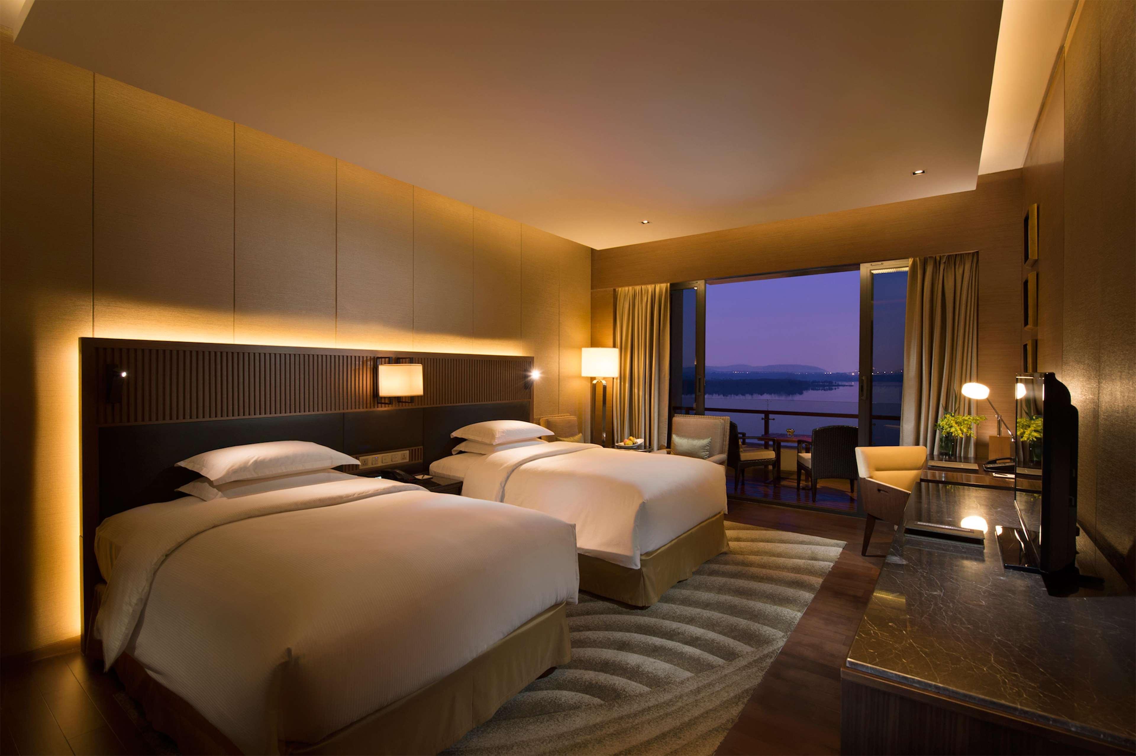 Hilton Wuhan Optics Valley Εξωτερικό φωτογραφία