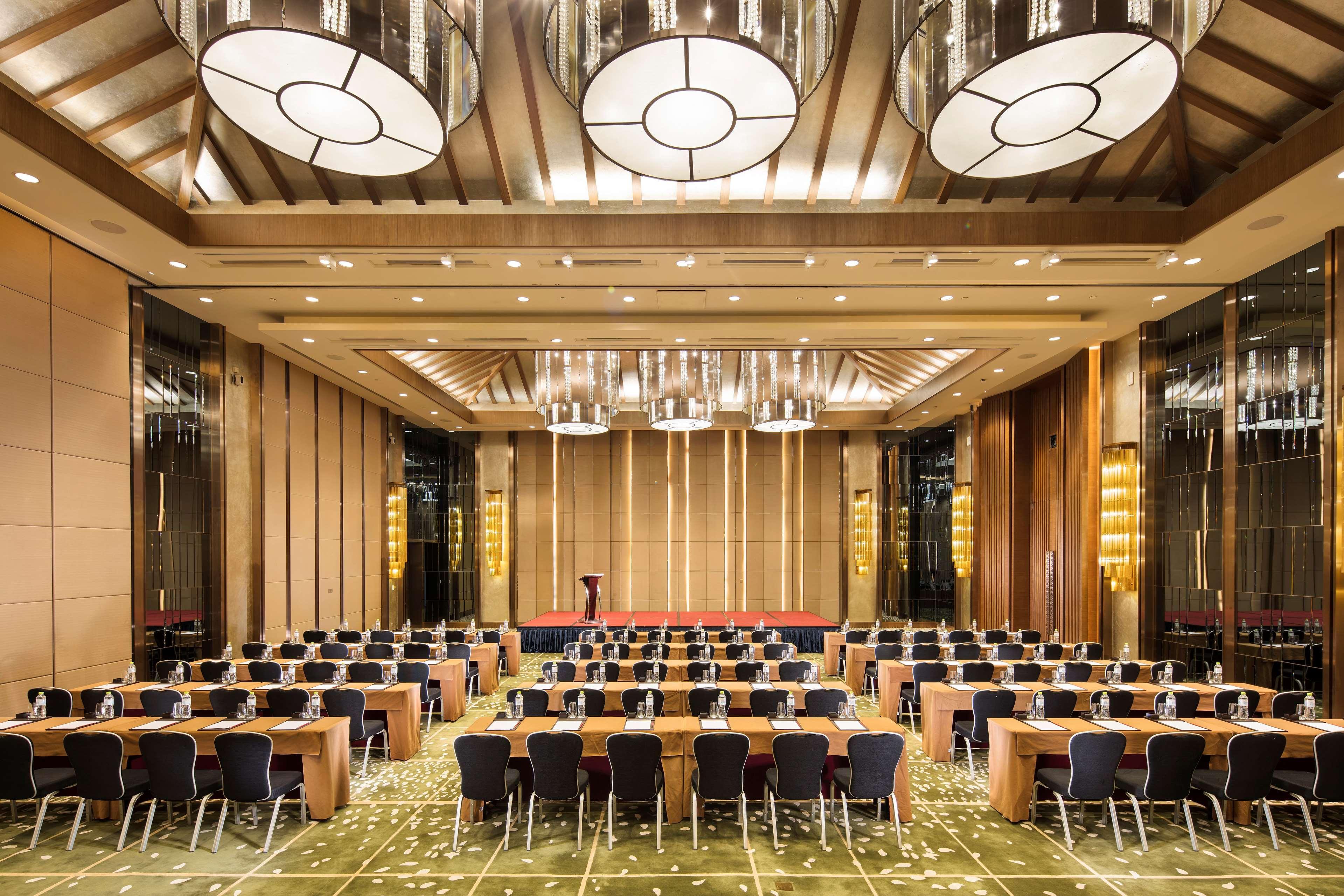 Hilton Wuhan Optics Valley Εξωτερικό φωτογραφία