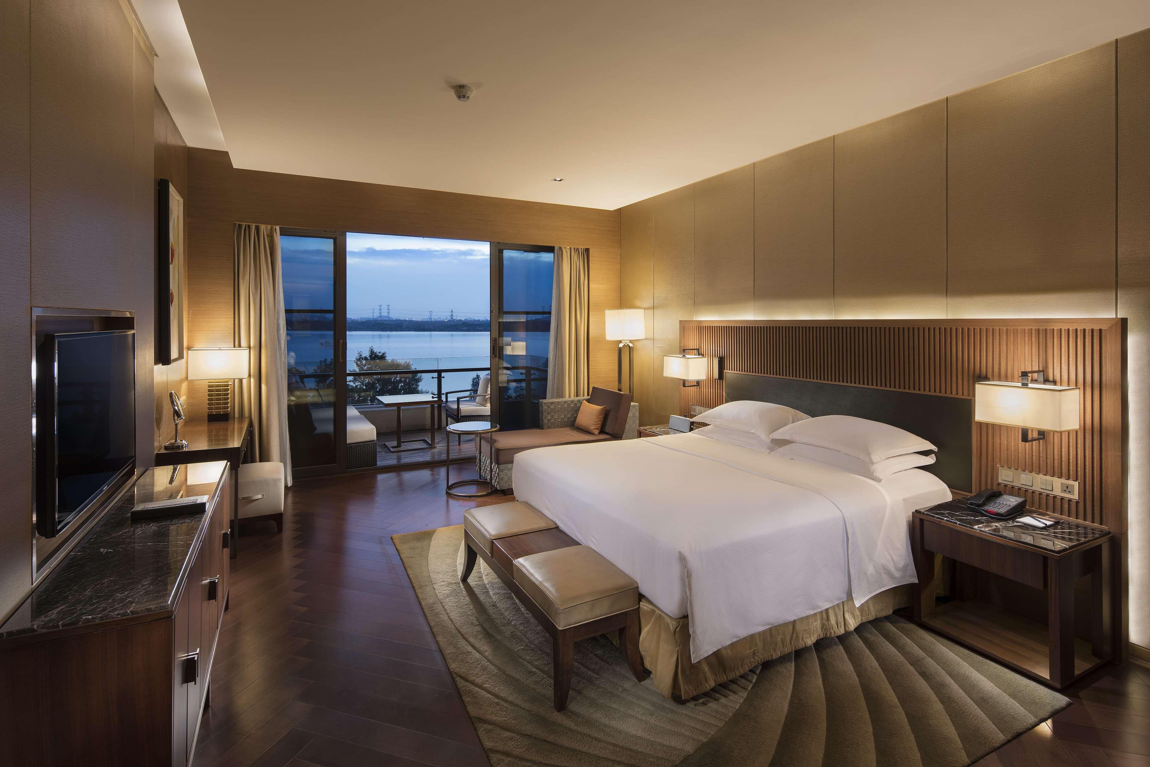 Hilton Wuhan Optics Valley Εξωτερικό φωτογραφία