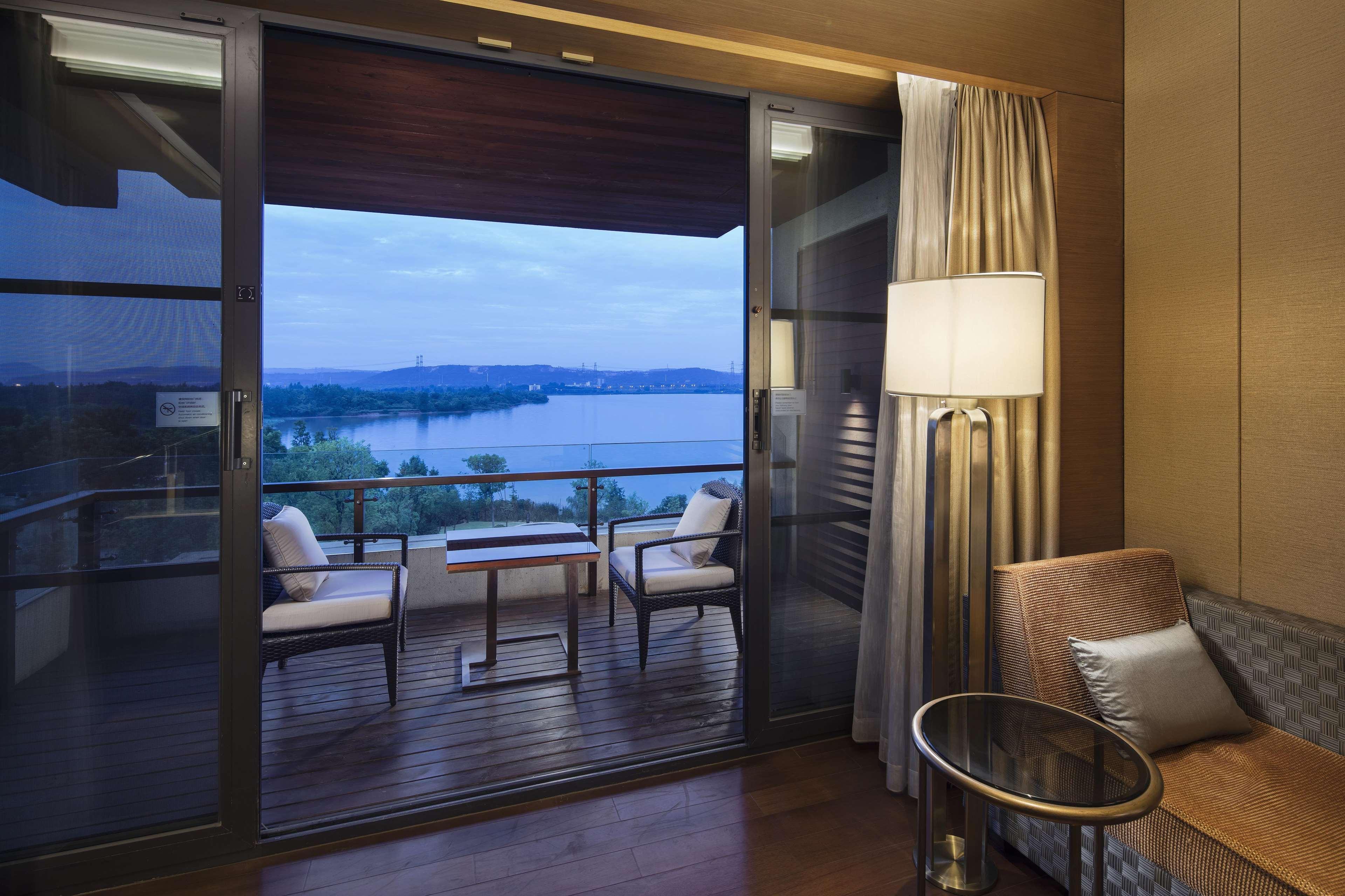 Hilton Wuhan Optics Valley Εξωτερικό φωτογραφία