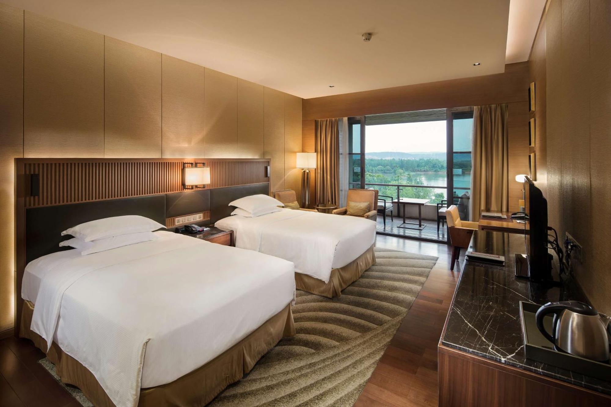 Hilton Wuhan Optics Valley Εξωτερικό φωτογραφία