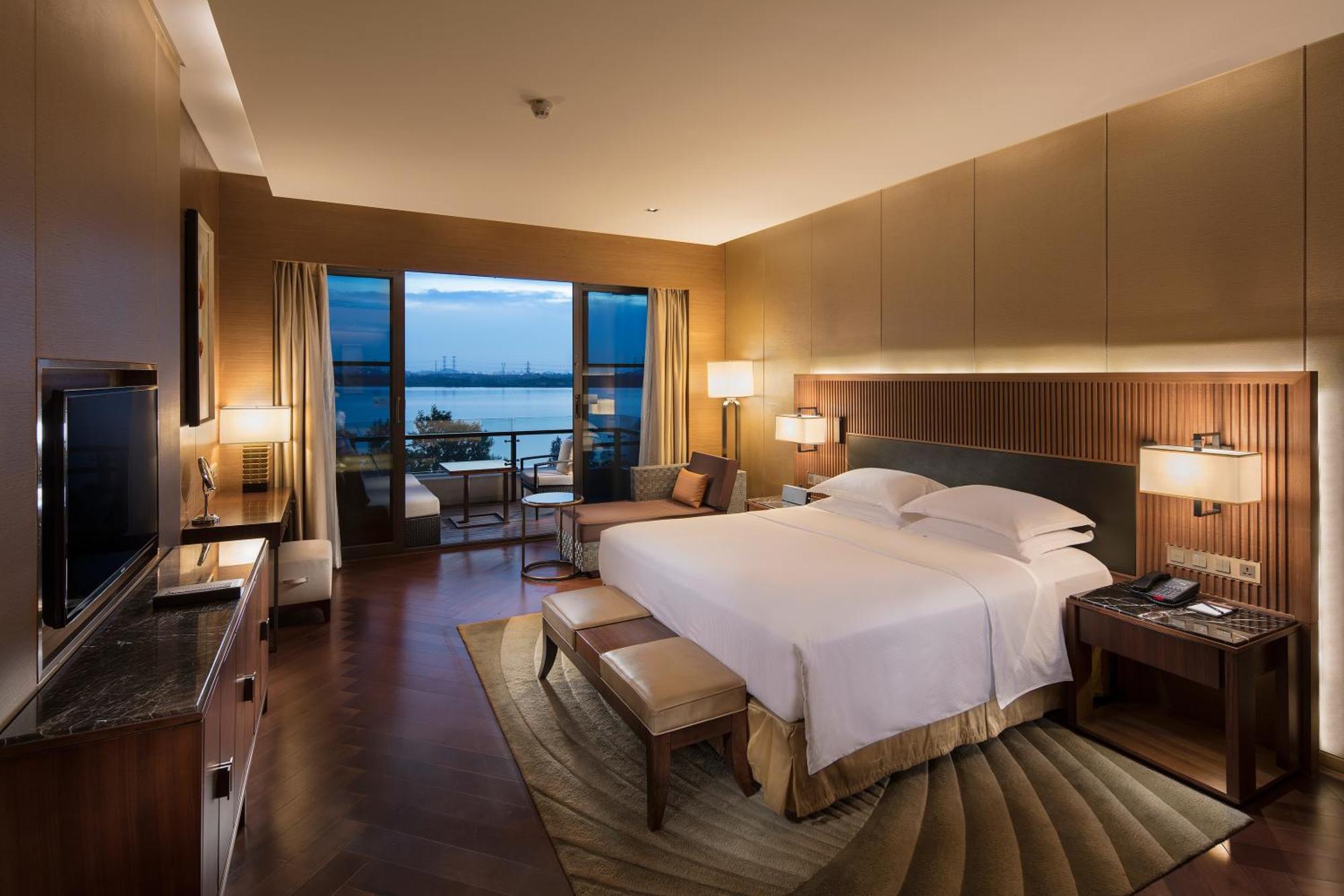 Hilton Wuhan Optics Valley Εξωτερικό φωτογραφία